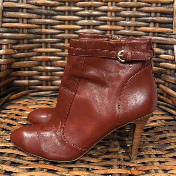 Nine West Mainstay Cognac Brown
Bootie - Size 7.5 Great Condition - Picture 1 of 12
